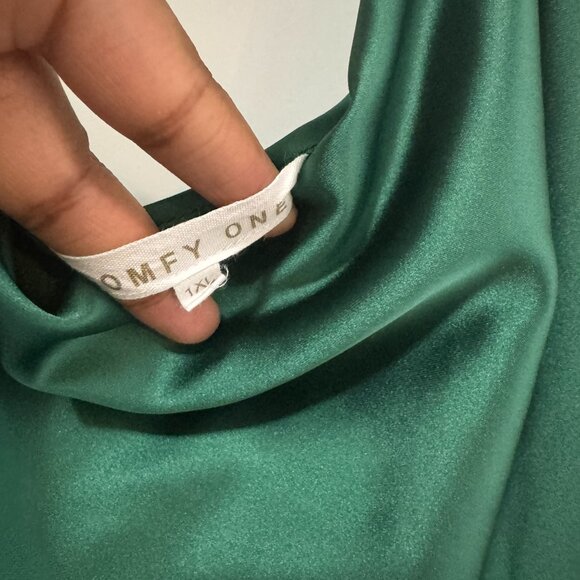 Emerald Green Satin Slip Dress – Size 1XL - Picture 4 of 5